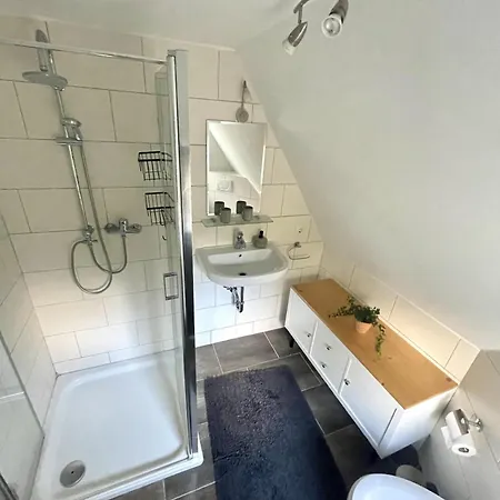 Goorn Hus, *